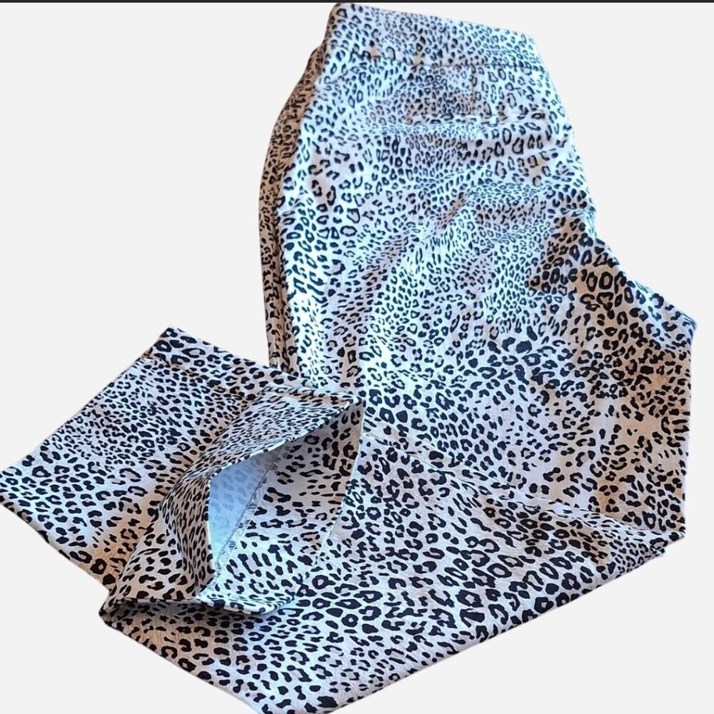 CHICO'S leopard print capri trousers, size1, medium. - Picture 2 of 7